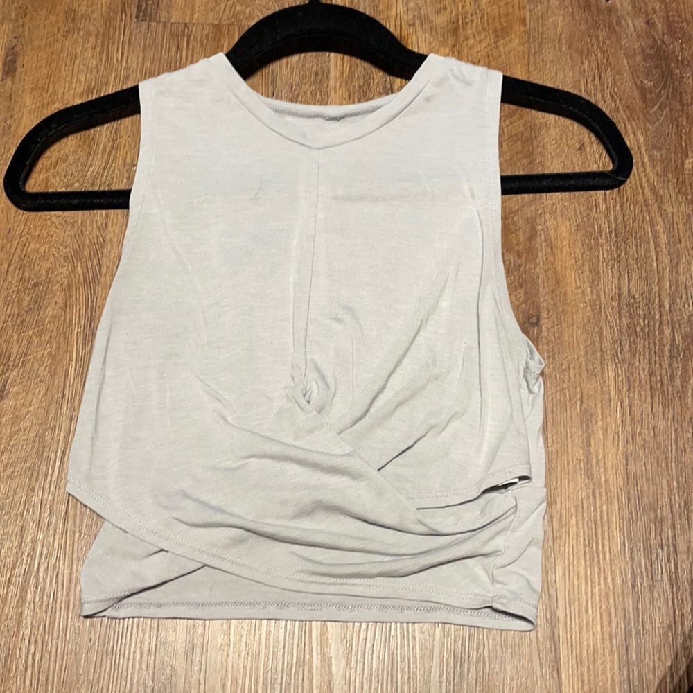 Cute athletic crop top!